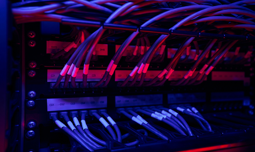 Cables conectados a una central