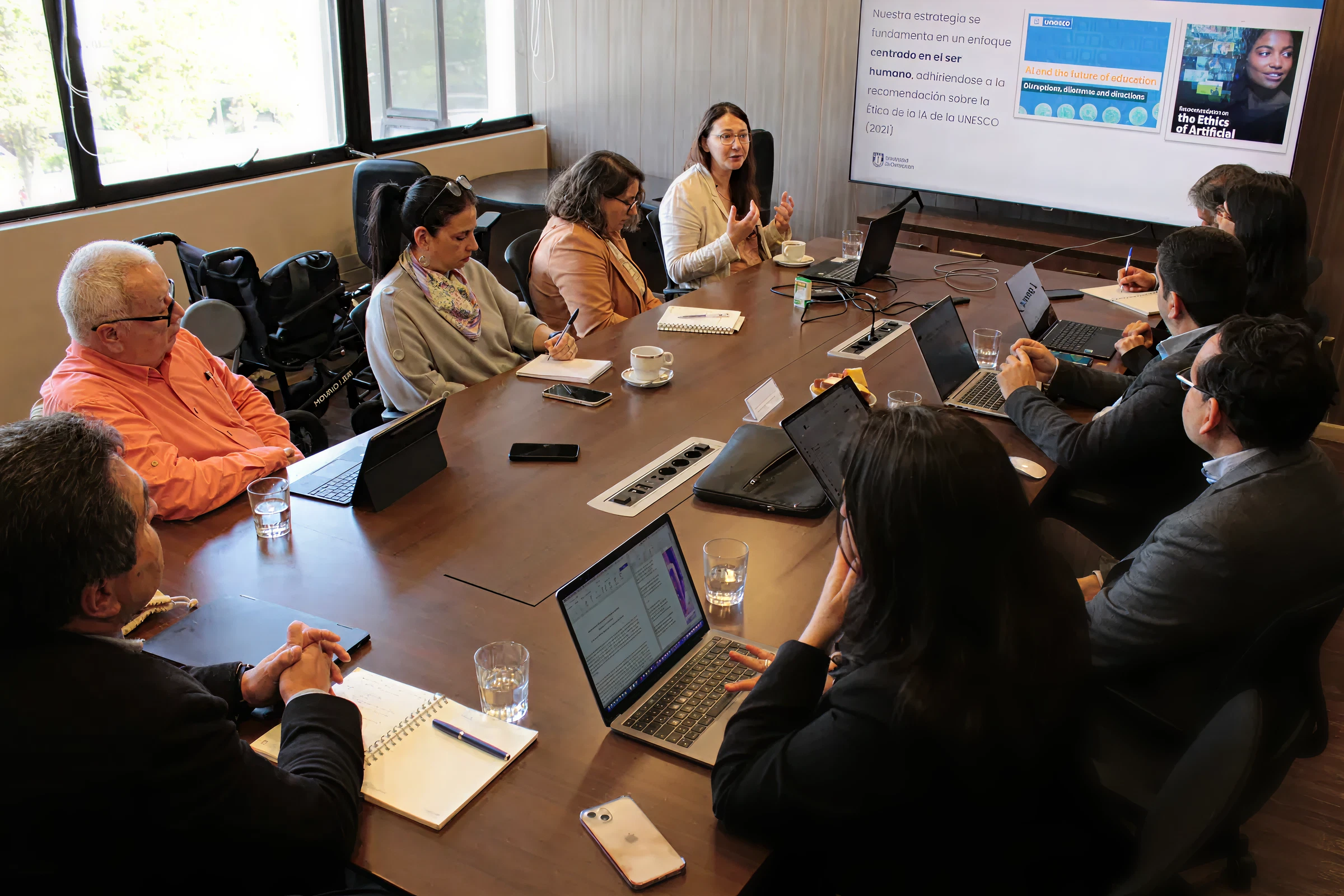 Encuentro entre VRAEA y proyecto GenIA abordó colaboración institucional