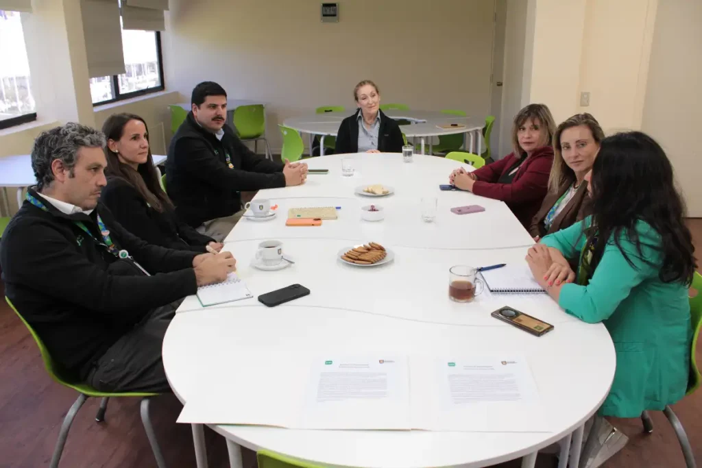 Mesa con representantes de UdeC y ACHS