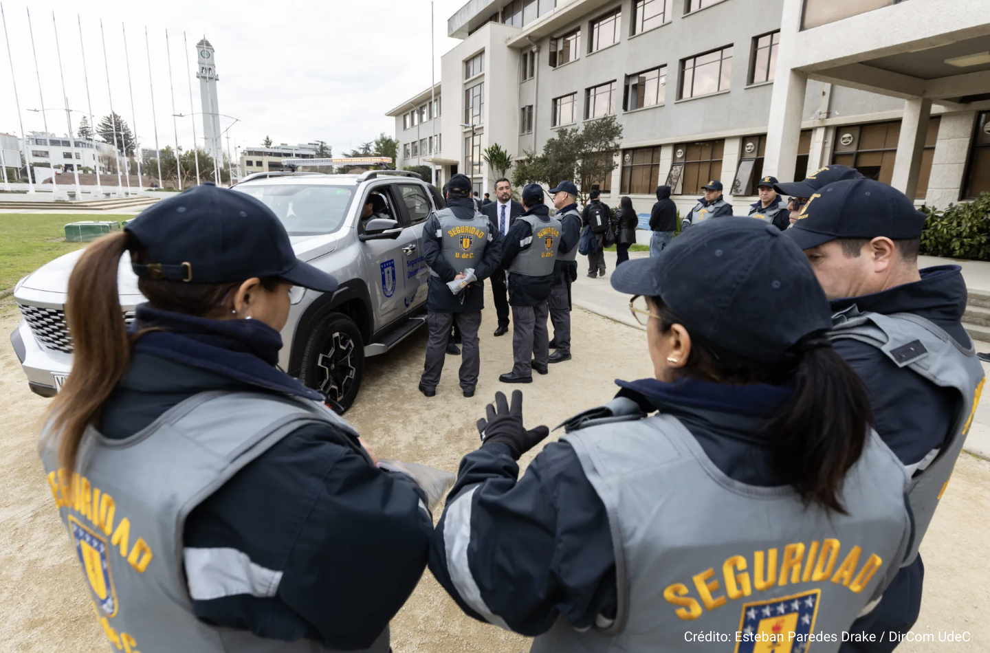 UdeC refuerza equipamiento del personal de seguridad con nuevo vehículo e indumentaria